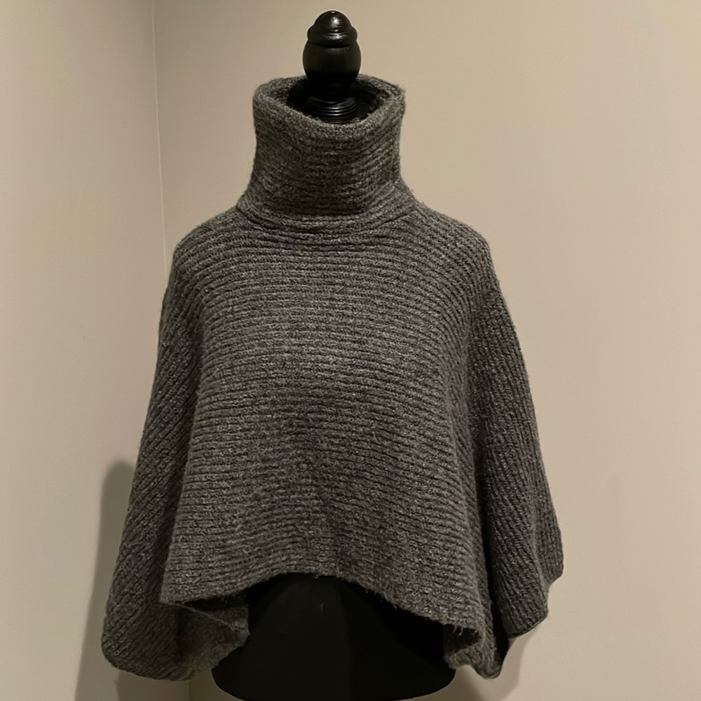 Do Everything In Love Grey Cropped Poncho. One Size